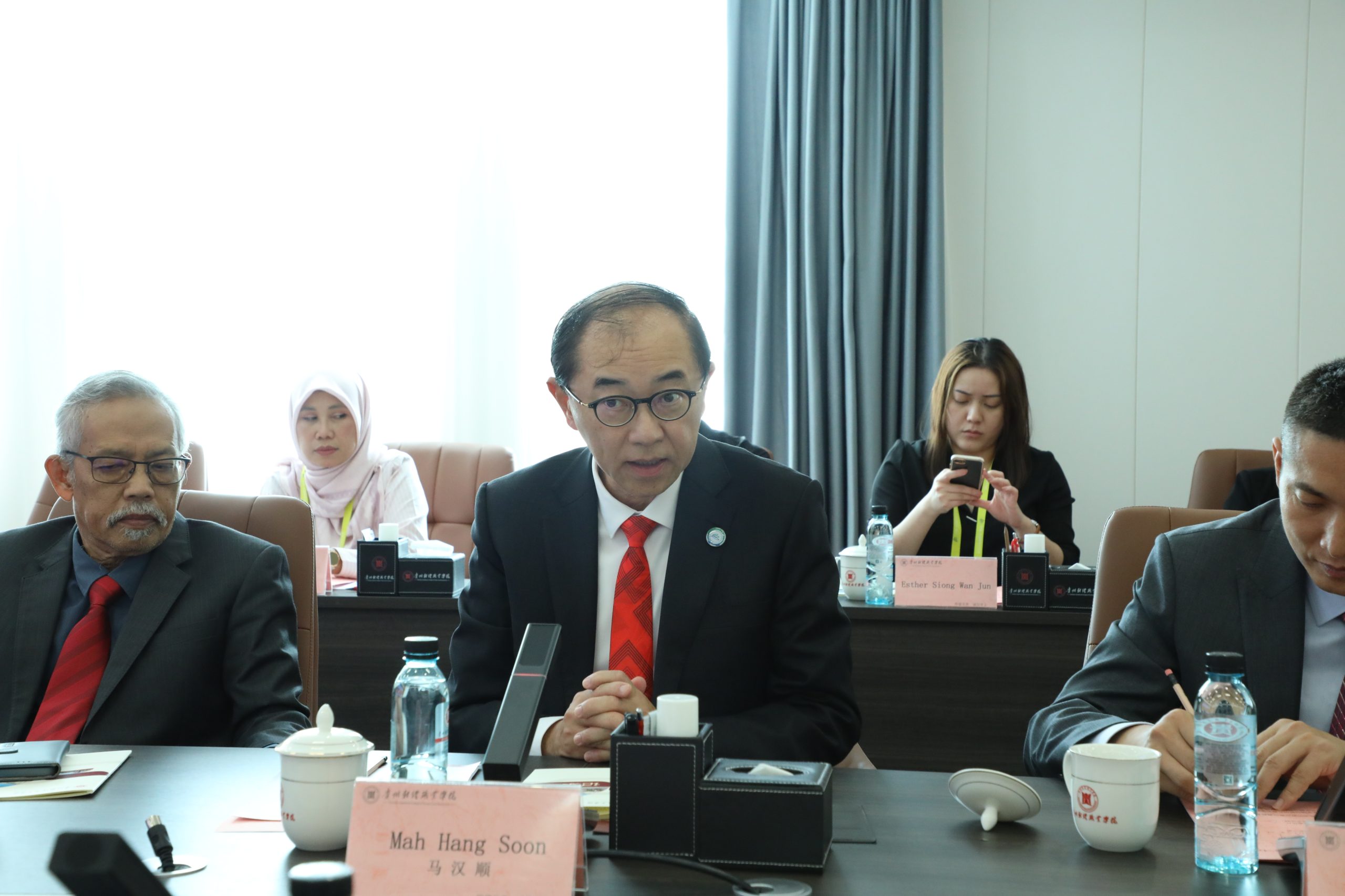 70b873381ada31a318a4ed2dc957476d