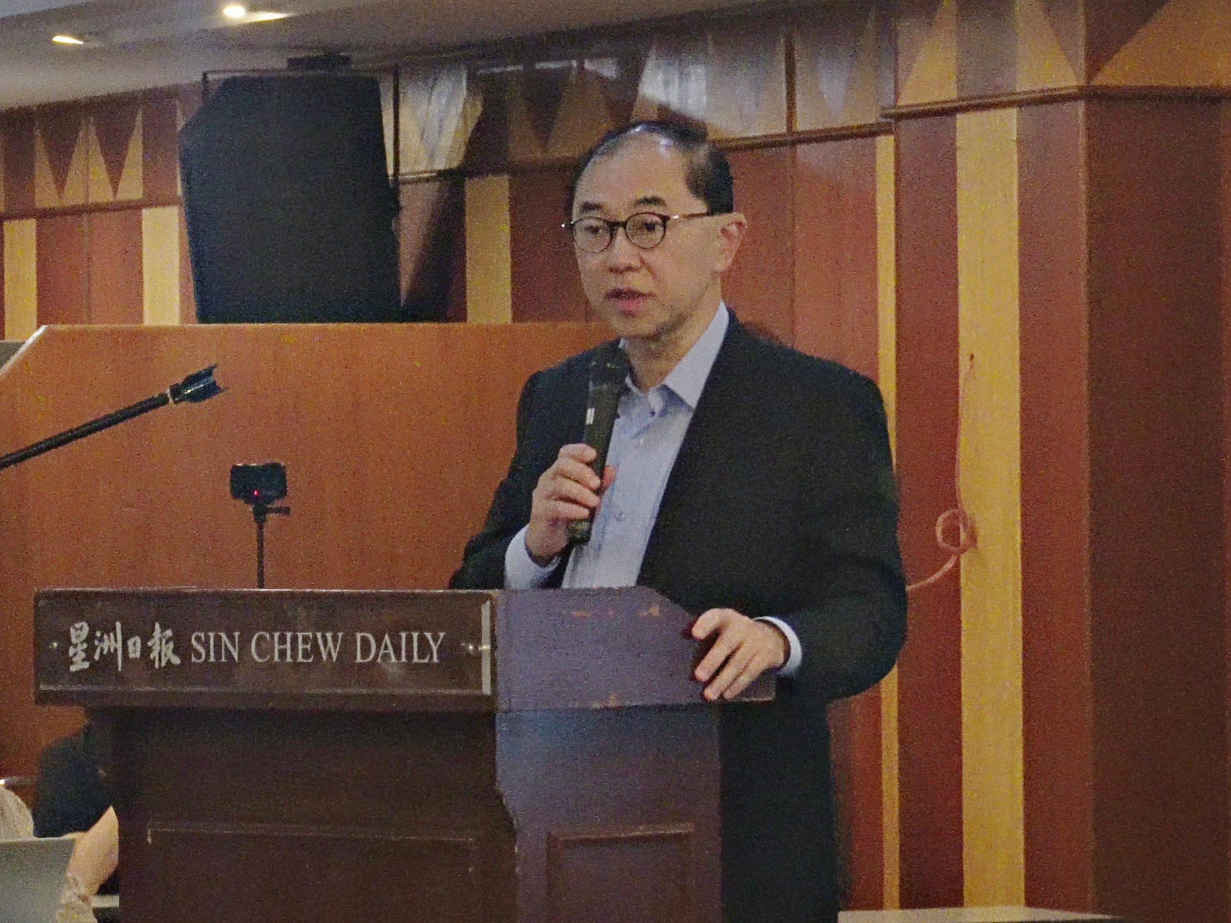 {"data":{"pictureId":"28d6c856c1424cf5ac09c7f76ee2e0c6","appversion":"9.4.0","stickerId":"","filterId":"","infoStickerId":"","imageEffectId":"","playId":"","activityName":"","os":"android","product":"retouch","exportType":"","editType":""},"source_type":"douyin_beauty_me"}