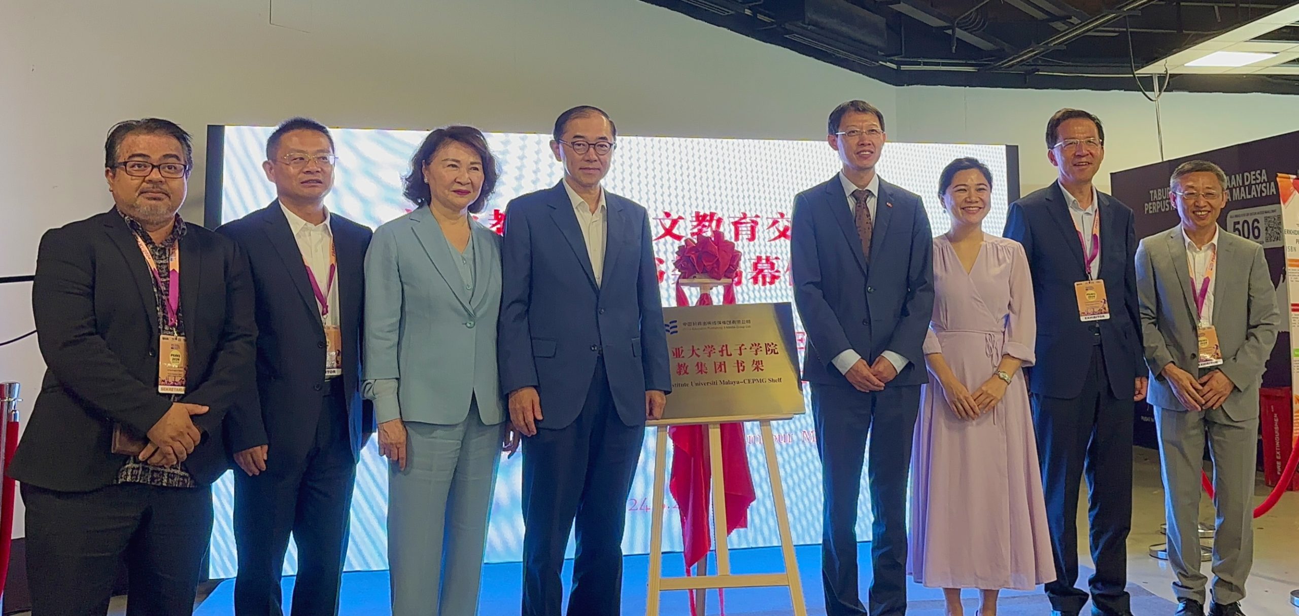 {"data":{"pictureId":"1570b9f6a79e470db64311eada5bb428","appversion":"6.0.0","stickerId":"","filterId":"","infoStickerId":"","activityName":"","os":"android","product":"retouch"},"source_type":"douyin_beauty_me"}