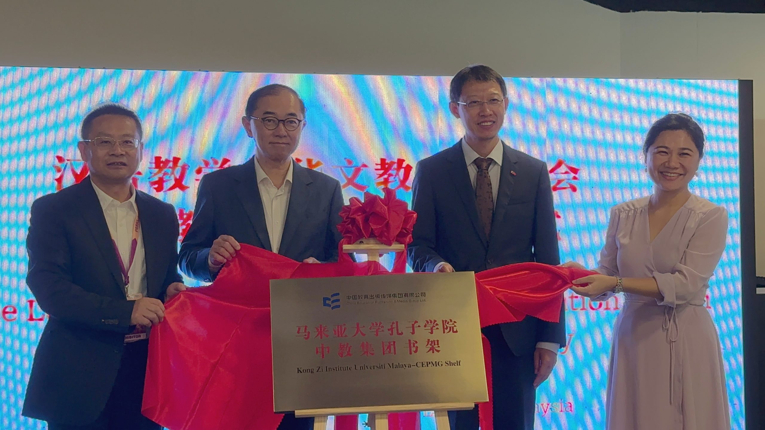 {"data":{"pictureId":"0885c541d60b4213a7272058364a87de","appversion":"6.0.0","stickerId":"","filterId":"","infoStickerId":"","activityName":"","os":"android","product":"retouch"},"source_type":"douyin_beauty_me"}